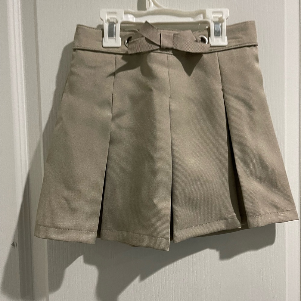 Girls School Uniform Pleat Front Skirt with shorts under.